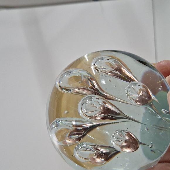 #AAM Handblown clear glass paper weight - Picture 7 of 7
